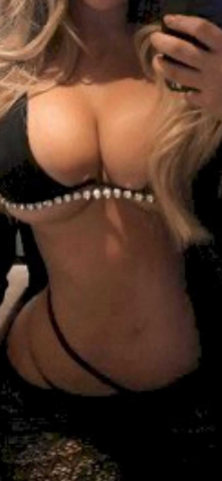 אישה מפנקת כמו חברה בפתח תקווה