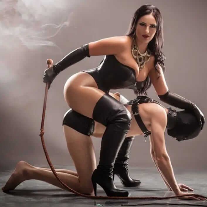 מלכת סאדו BDSM בחורה מקצועית – בראשון לציון