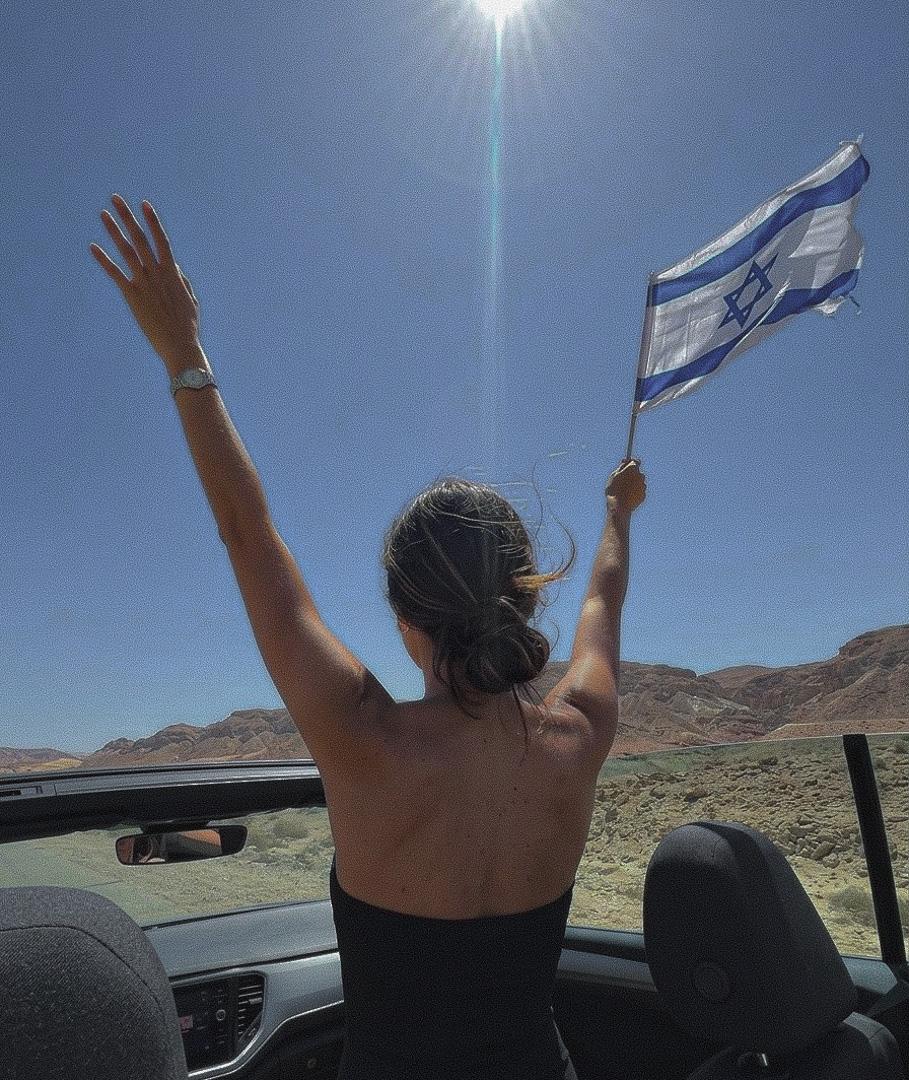 תל אביב – בחורה אנרגטית